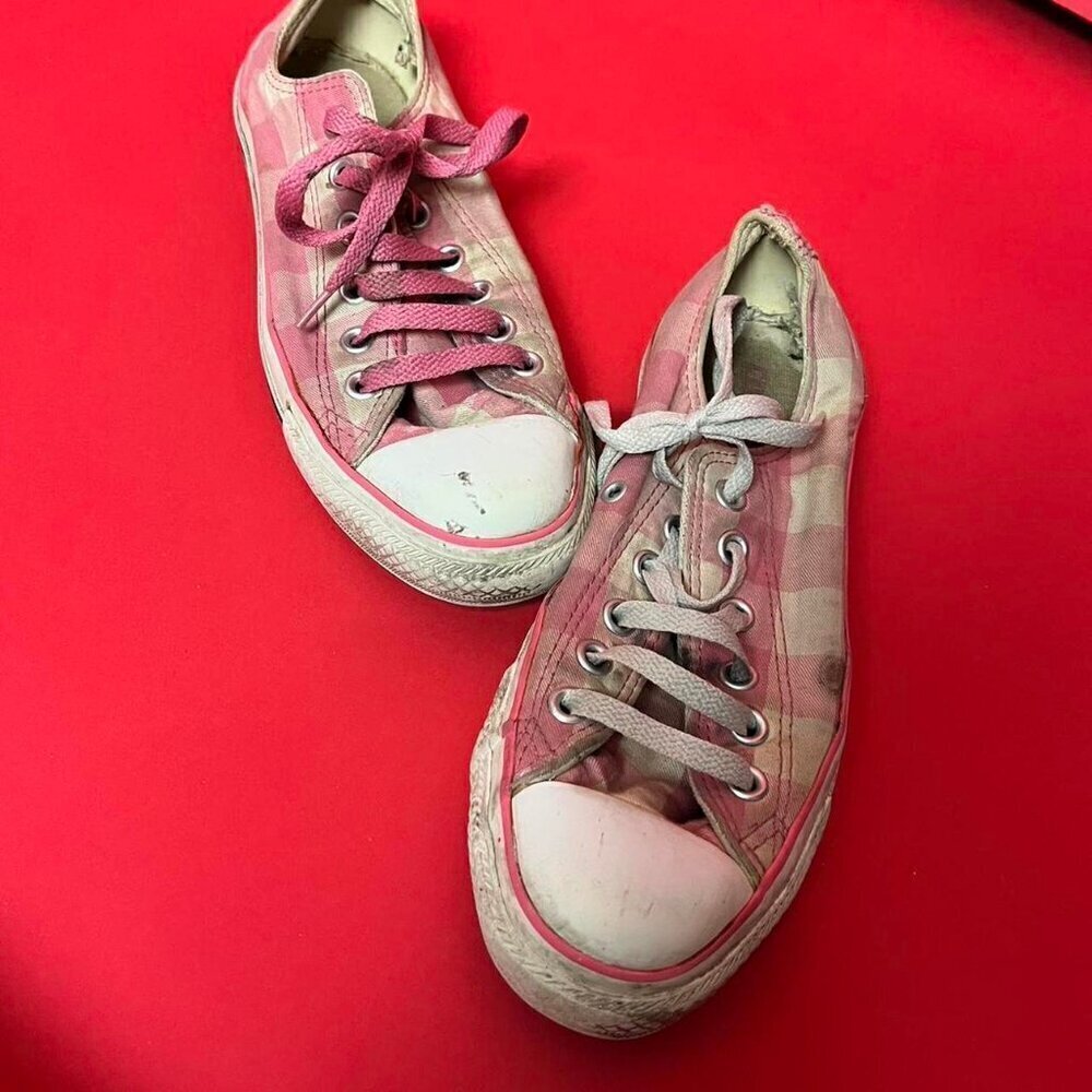 Converse / pink and white plaid low top runners